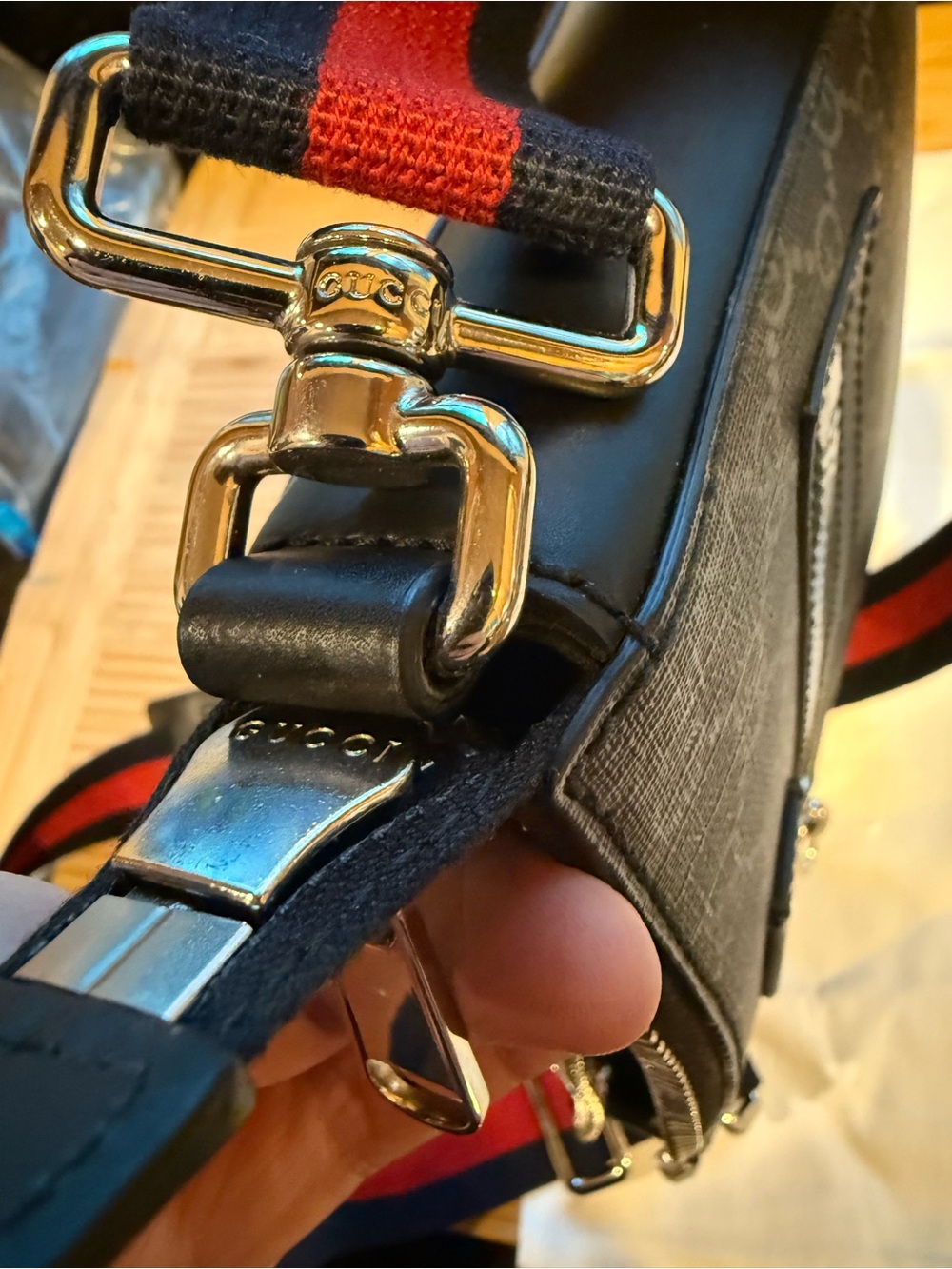 New Gucci Black GG Supreme Canvas Messenger Bag - Picture 3 of 9